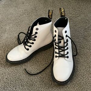 White dr martens